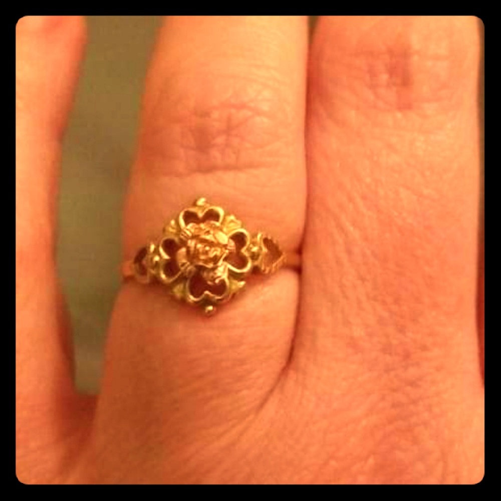 Beautiful Black Hills Gold Ring Size 5.5.
